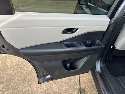 2023 Nissan Pathfinder SV