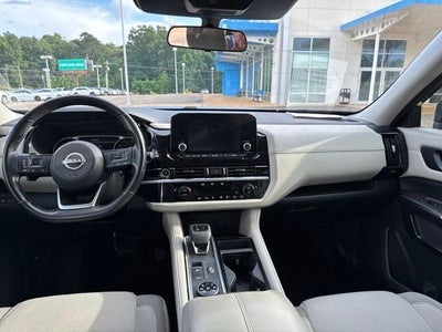 2023 Nissan Pathfinder SV