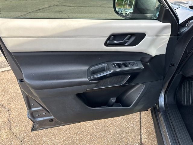 2023 Nissan Pathfinder SV