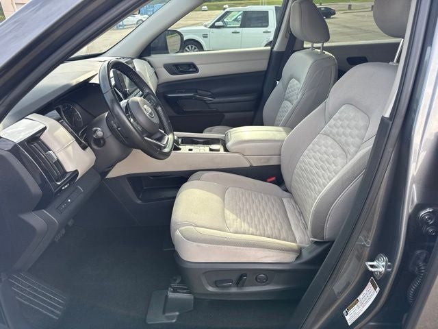 2023 Nissan Pathfinder SV