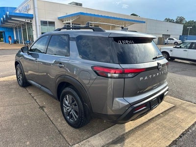 2023 Nissan Pathfinder SV