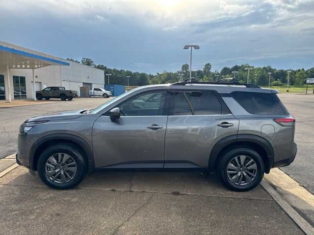 2023 Nissan Pathfinder SV