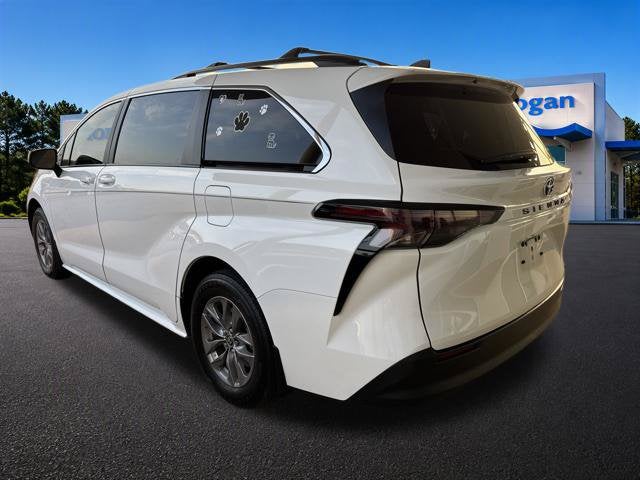 2024 Toyota Sienna LE 8 Passenger