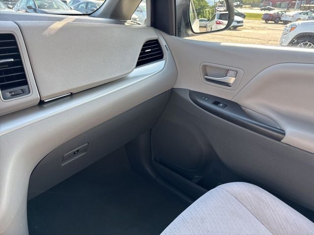 2020 Toyota Sienna LE 8 Passenger