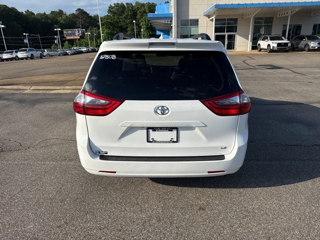 2020 Toyota Sienna LE 8 Passenger