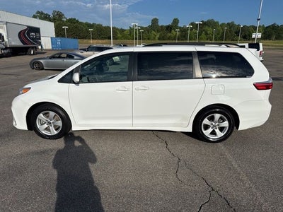 2020 Toyota Sienna LE 8 Passenger