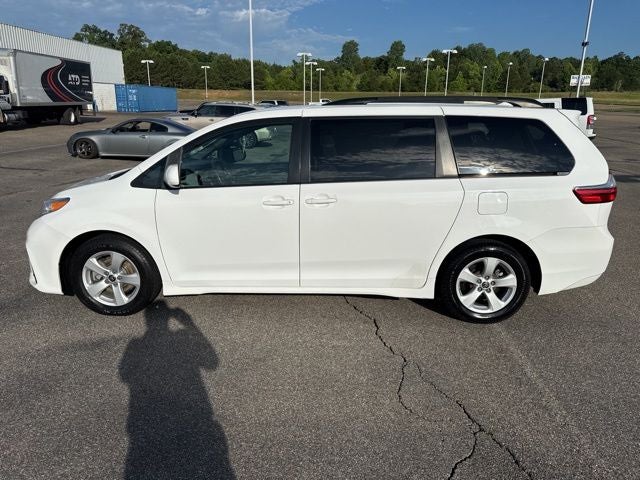 2020 Toyota Sienna LE 8 Passenger