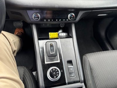 2023 Mitsubishi Outlander ES